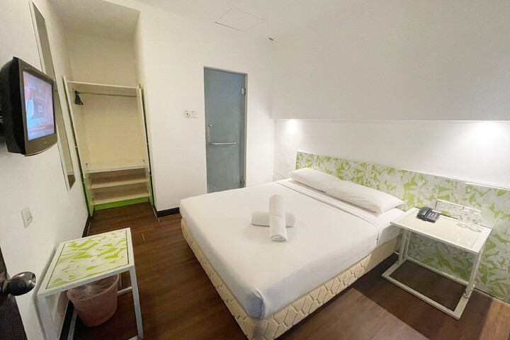 Room 9 of 23