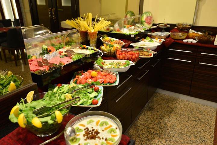 Dining 72 of 94