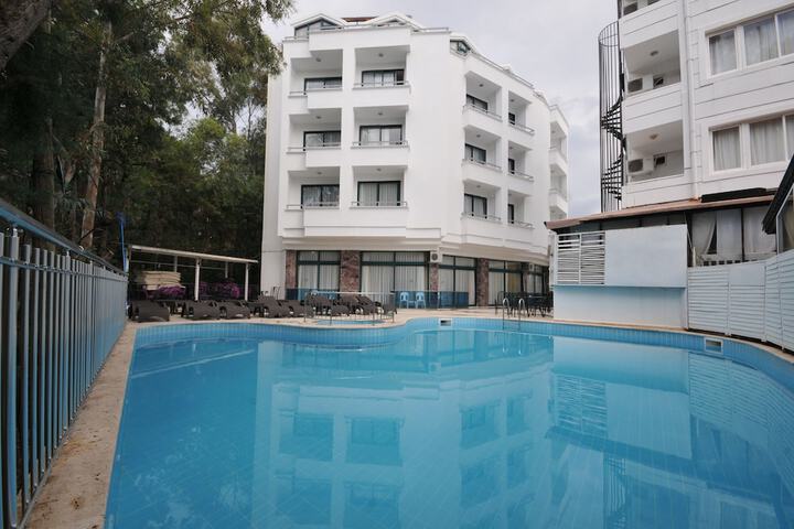 Hotel Pool
