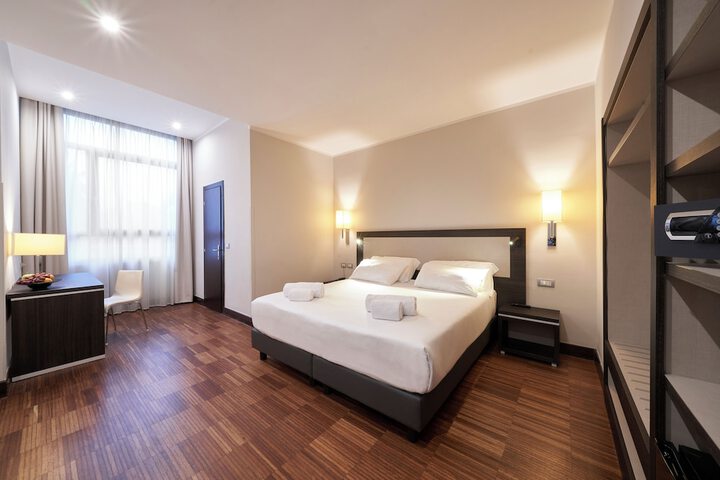 Room 9 of 26
