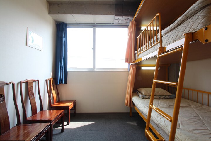 Room 3 of 48