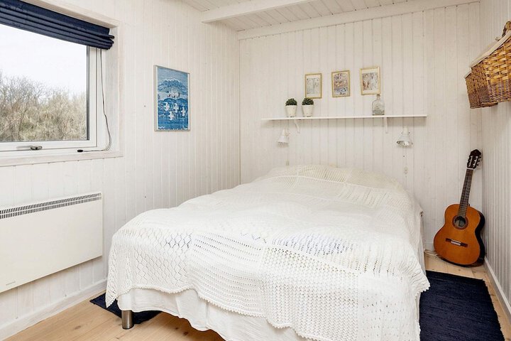 Room 2 of 71