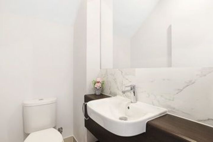 Room 5 of 25