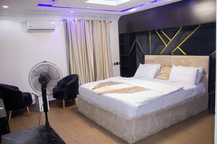 Room 11 of 22