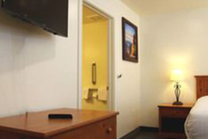 Room 13 of 23