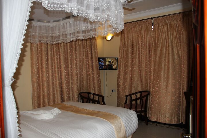 Room 3 of 43