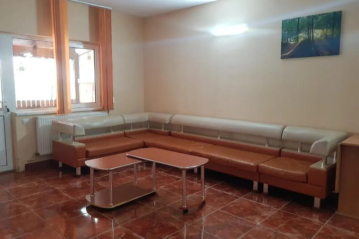 Room 5 of 9