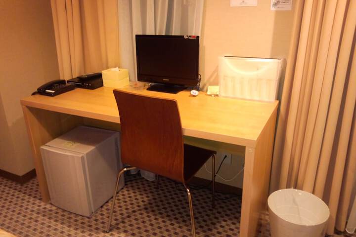 Room 9 of 33