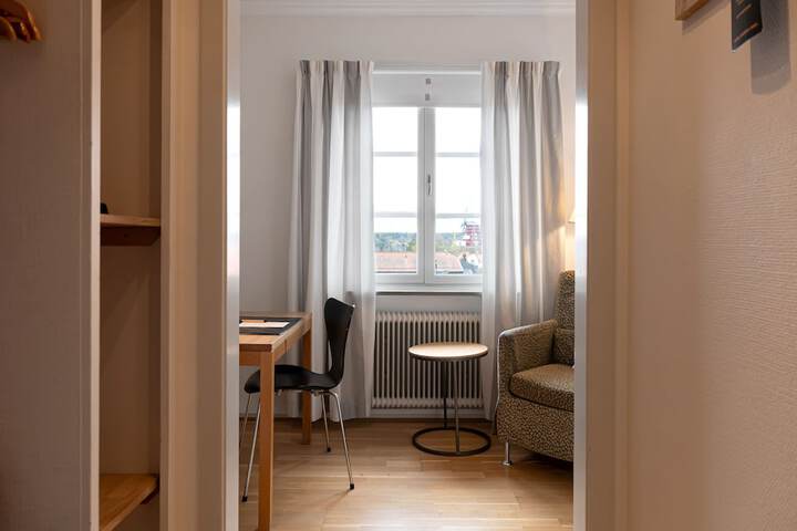 Room 34 of 84