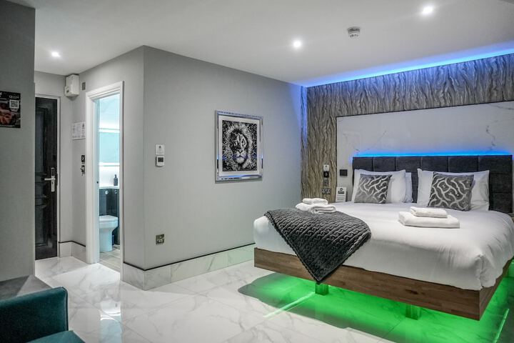 Room 8 of 134