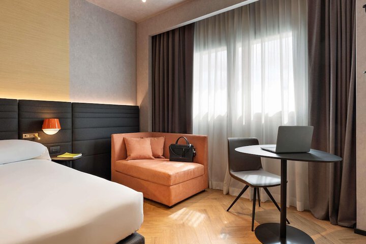 Room 13 of 111