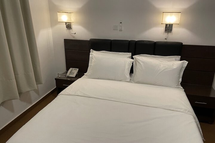Room 34 of 105