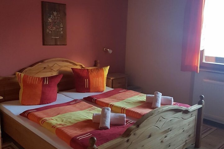 Room 6 of 28