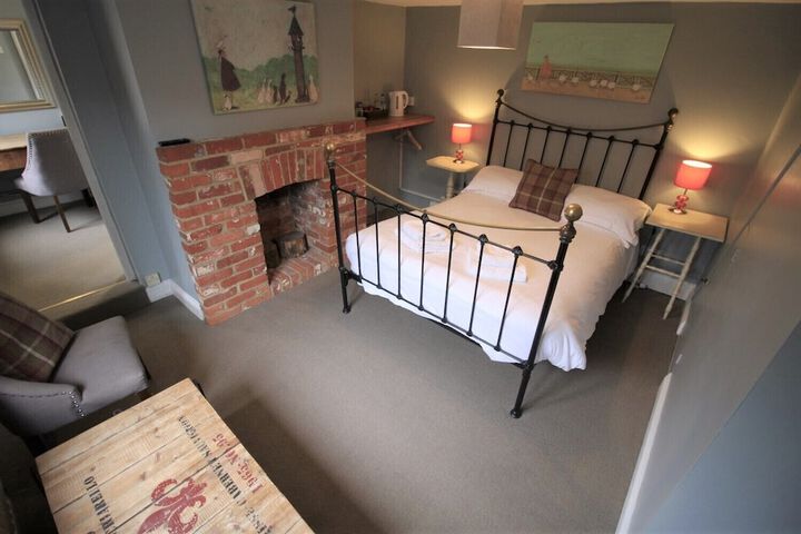 Room 2 of 36