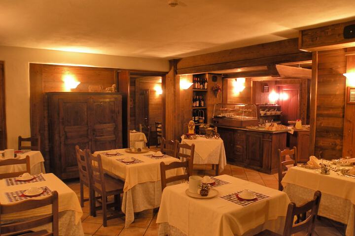 Dining 40 of 66