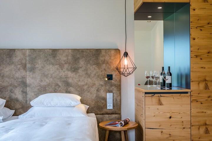 Room 15 of 94