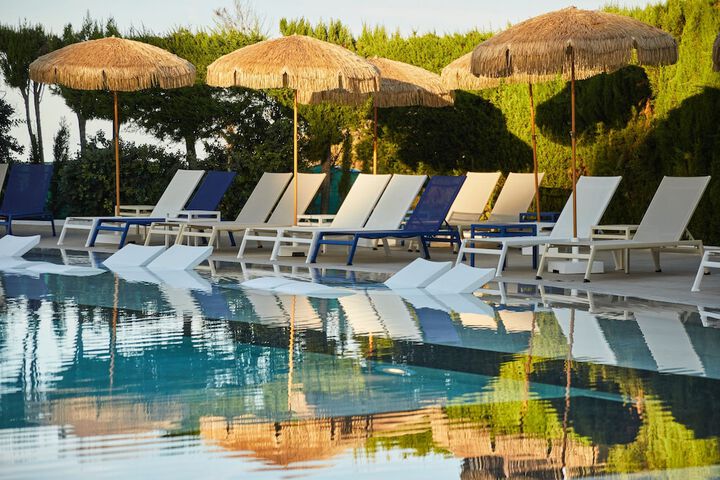 Hotel Pool