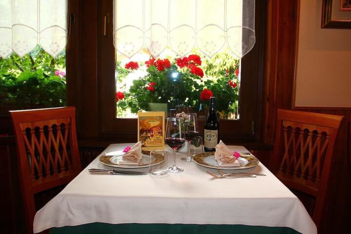 Dining 29 of 61