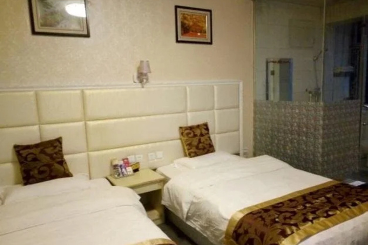 Room 7 of 9