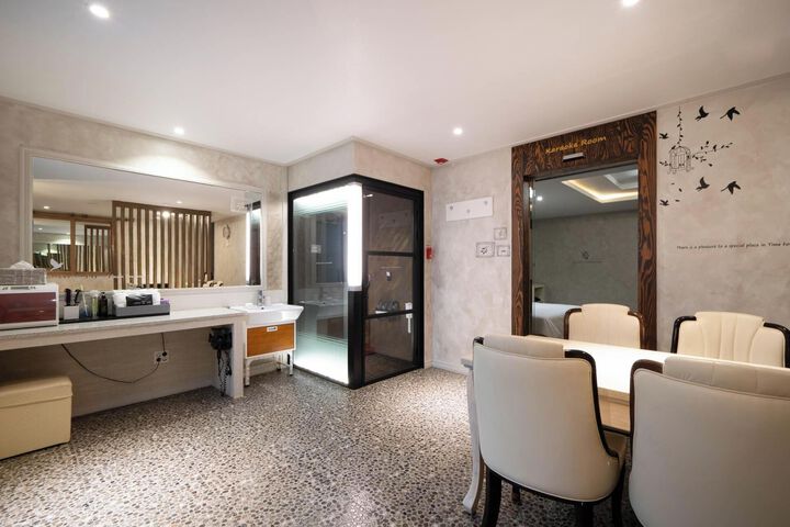 Room 49 of 74