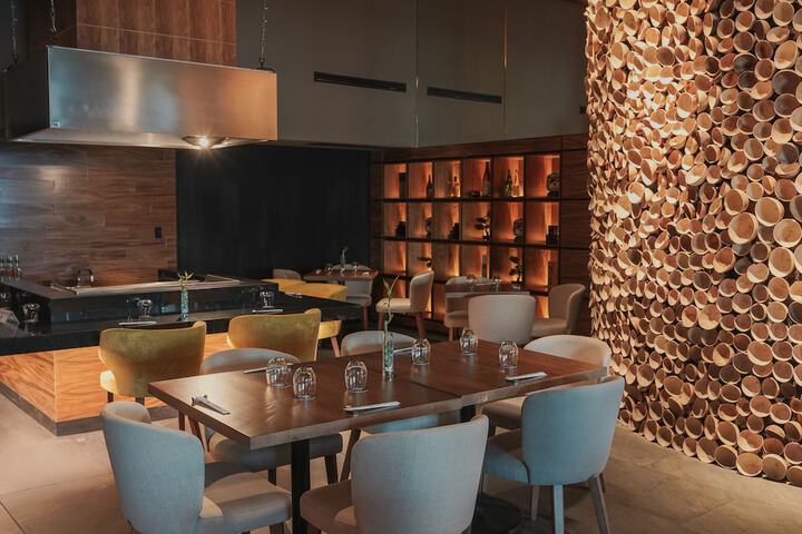 Dining 87 of 145