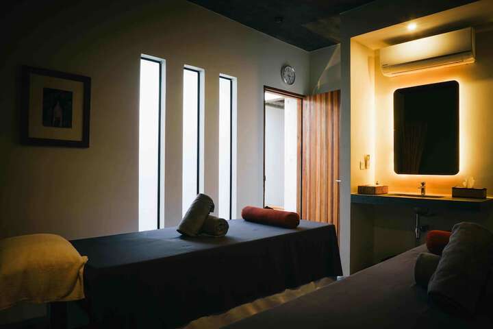 Room 68 of 94