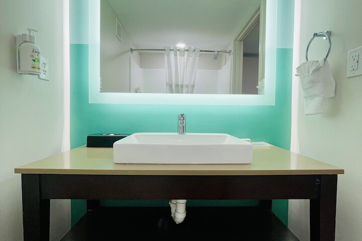 Bathroom sink