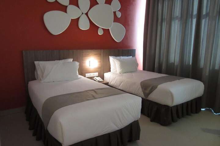 Room 12 of 39
