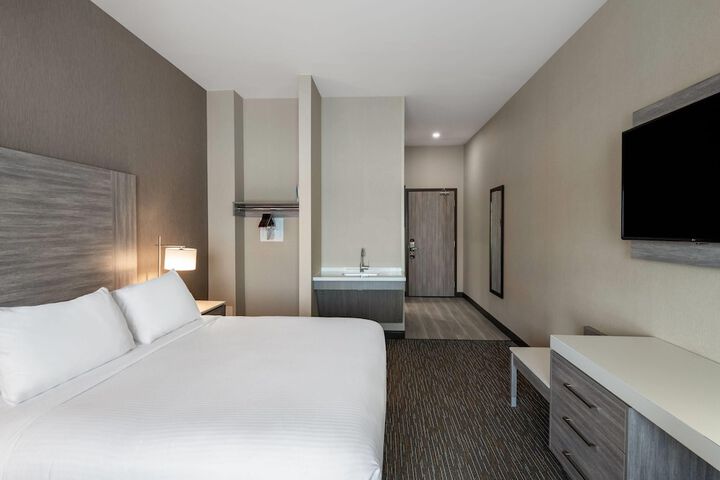 Room 28 of 109