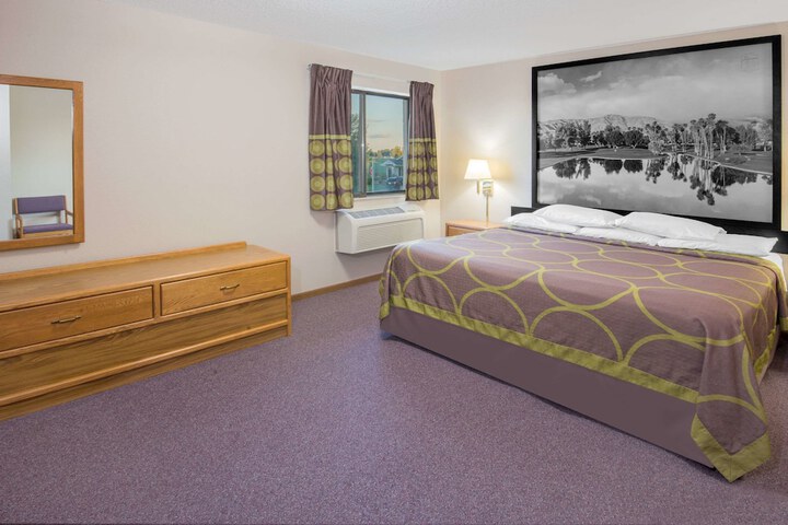 1 King Bed (9 of 11)