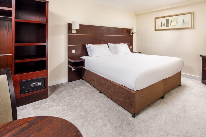 Room 9 of 61