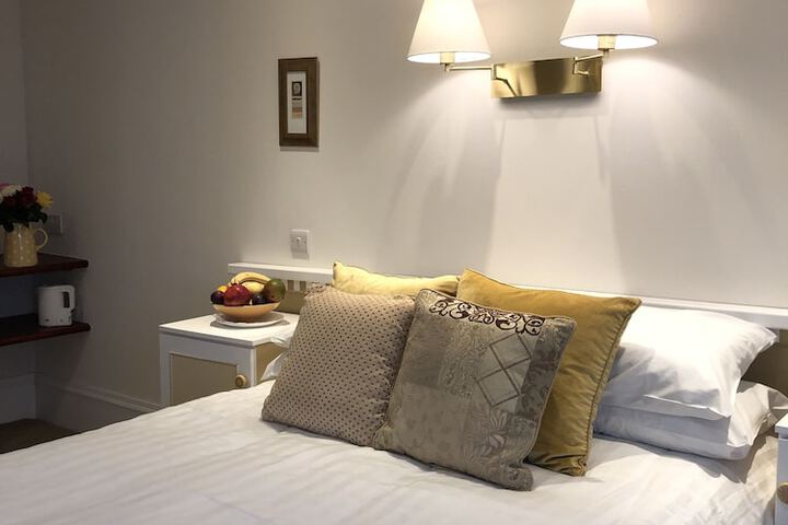 Room 3 of 42