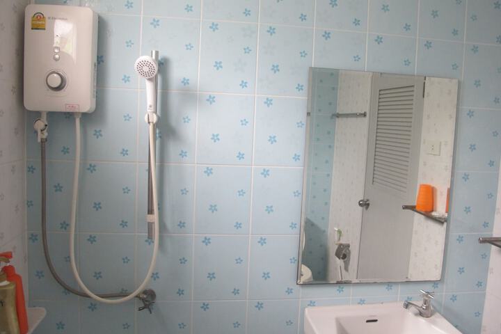 Room 14 of 33