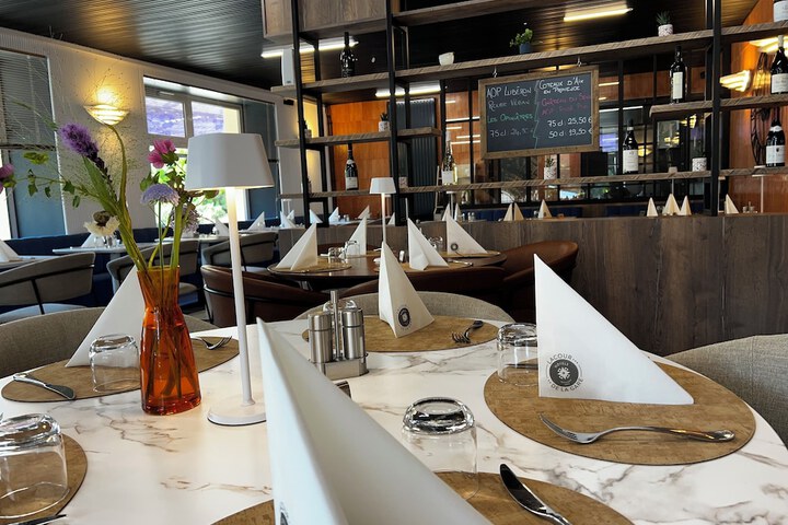 Dining 42 of 68