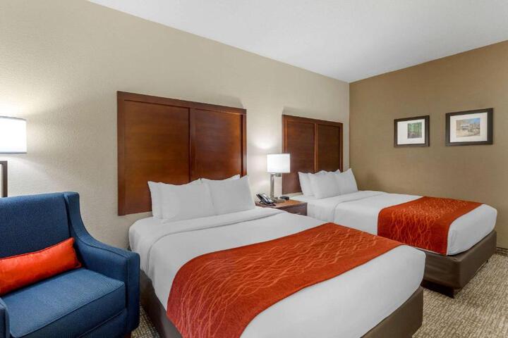 2 Queen Beds (9 of 14)
