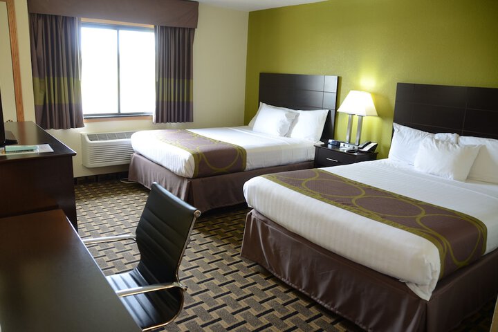2 Queen Beds (10 of 21)