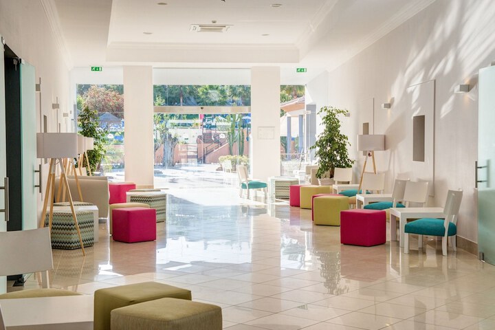 Entrance & Lobby