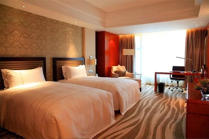 Room 4 of 25