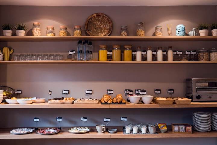 Breakfast/Coffee Service 31 of 43