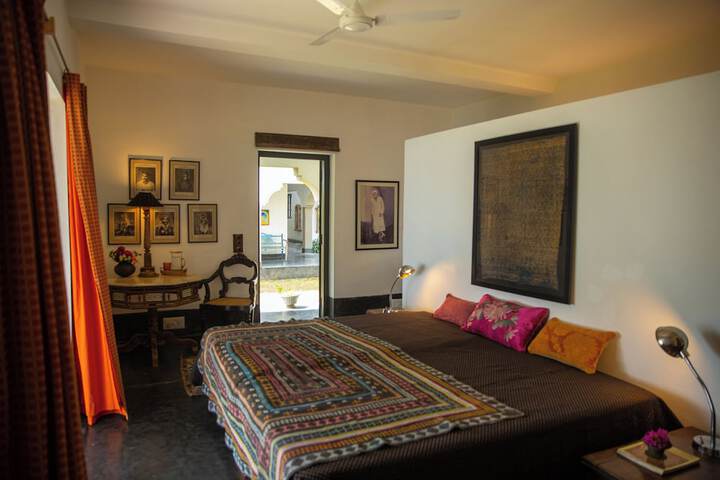 Room 3 of 16