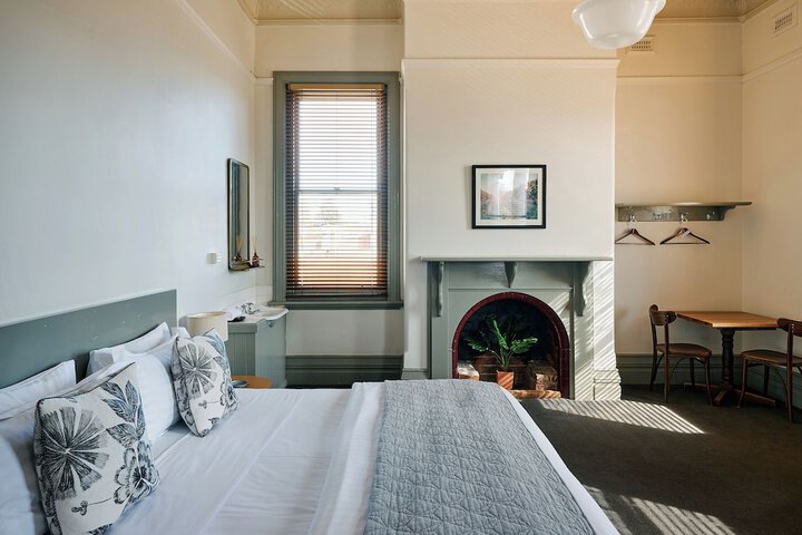 Room 5 of 32