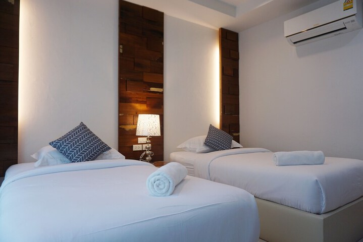 Room 16 of 48