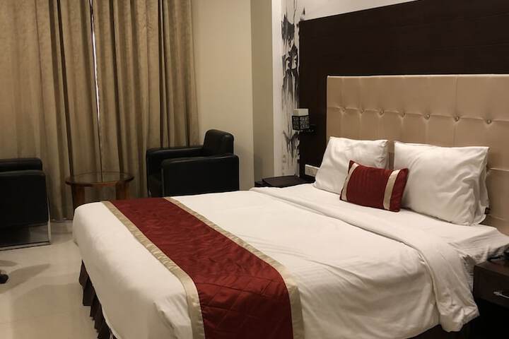Room 13 of 42