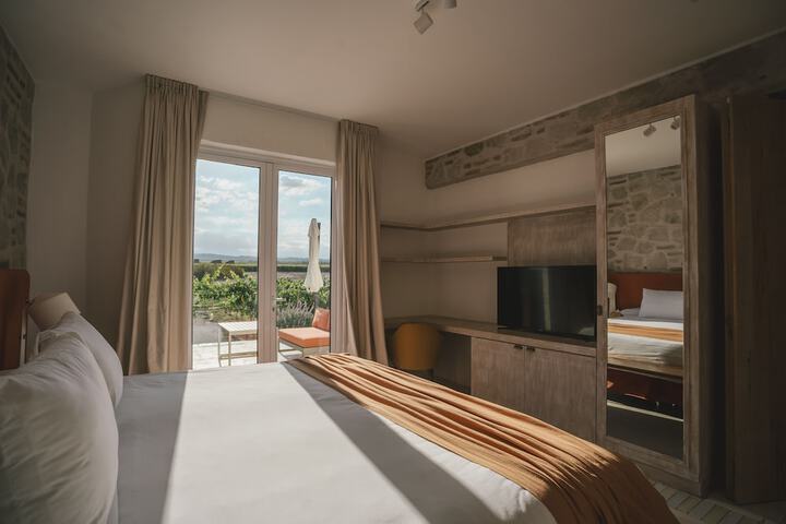 Room 5 of 44