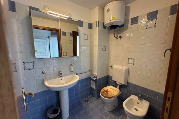 Room 14 of 25
