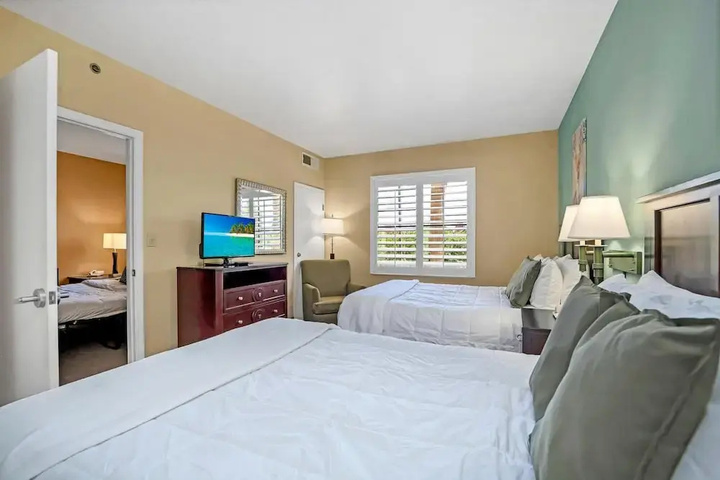 Room 4 of 17