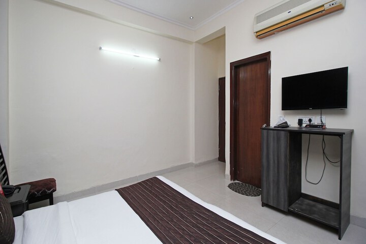 Room 16 of 18