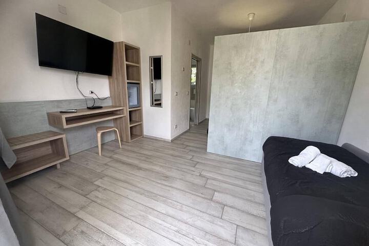 Room 8 of 19