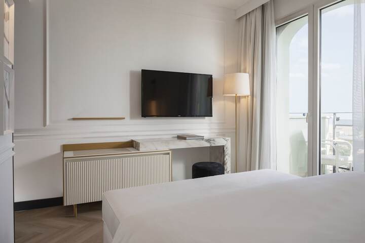 Room 45 of 117