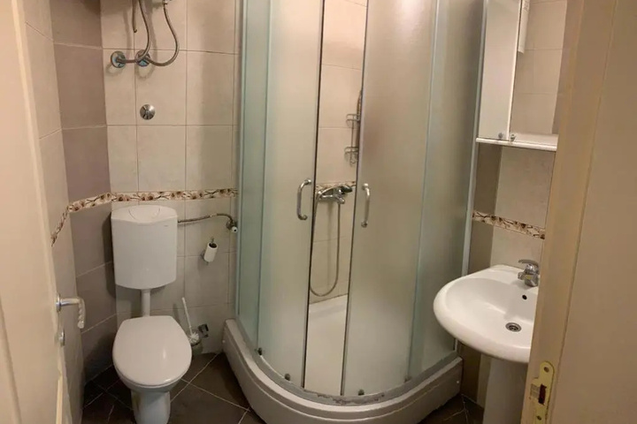 Room 7 of 10